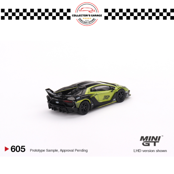MINI GT 1/64 #605 LB-SILHOUETTE WORKS LAMBORGHINI AVENTADOR GT EVO LIME