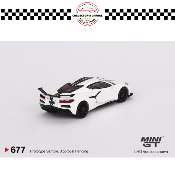 MGT00677 (7) MINI GT 1/64 #677 CHEVROLET CORVETTE Z06 2023 ARCTIC WHITE